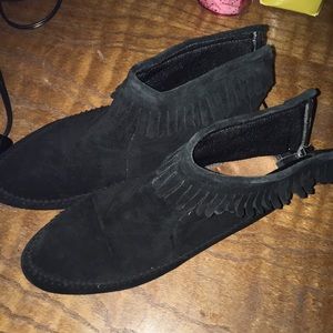 Black moccasins very nice in excellent condition